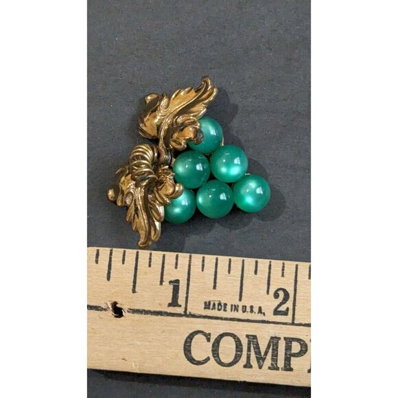 Vintage Coro Grape Cluster Brooch With Gold Leaves & Green Beads vineyard - Picture 3 of 7
